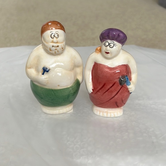 Other - Vintage shower time salt & pepper shaker